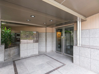 【エントランス】 | ペット飼育可能！便利な宅配ボックス付き新耐震基準マンション、ヒルハイツ文京・春日は即日現地案内可能となっておりますので、お気軽にお問い合わせください！