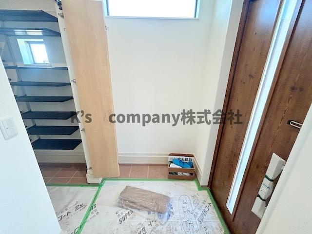 茅ヶ崎市堤　築未入居戸建　の玄関|土間収納のある玄関です☆