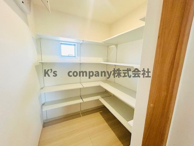 茅ヶ崎市堤　築未入居戸建　の収納|キッチン裏にある大容量のパントリー☆