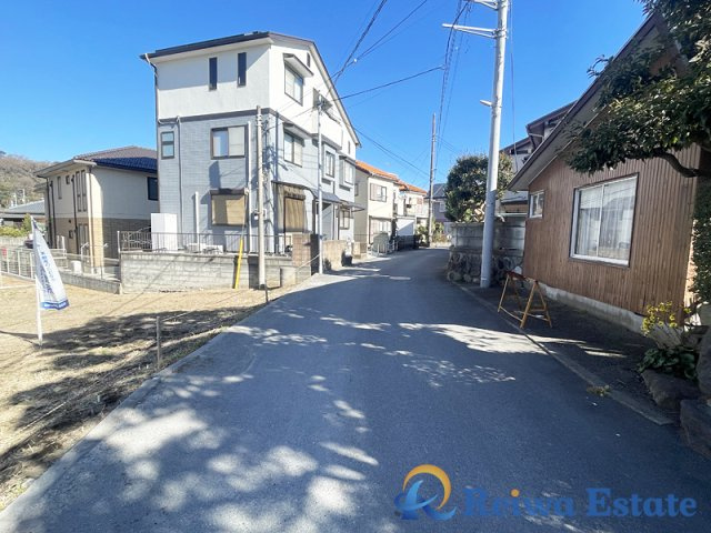 売地　茅ヶ崎市甘沼　全2区画の前面道路含む現地写真