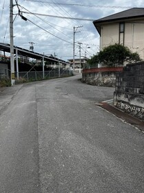 中古戸建の前面道路含む現地写真