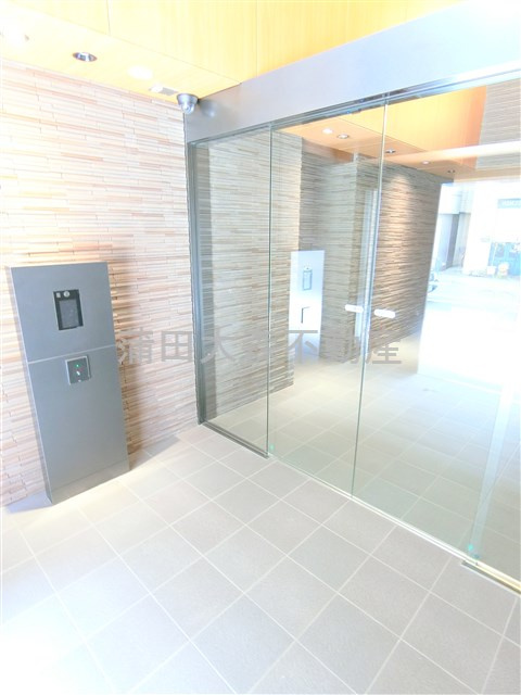 シーズンフラッツ蒲田のエントランス