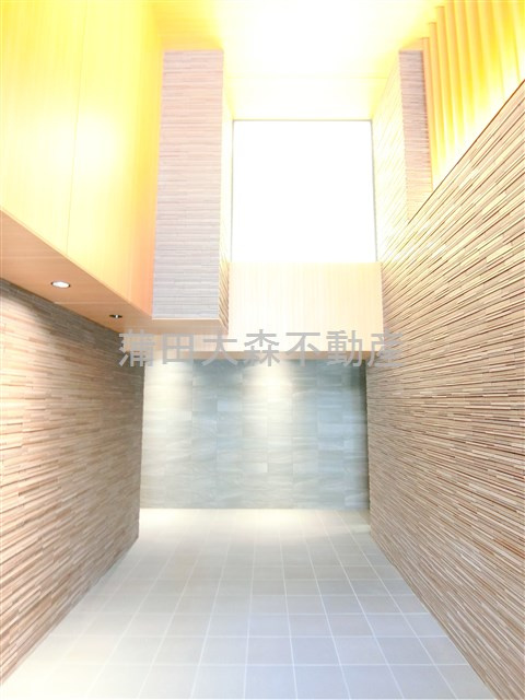 シーズンフラッツ蒲田のエントランス