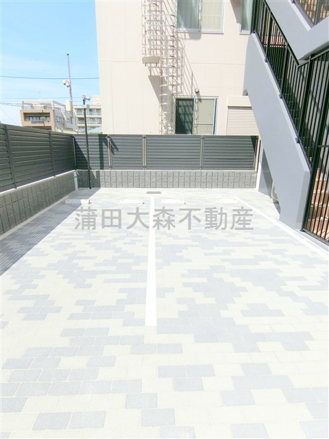 シーズンフラッツ蒲田の駐車場