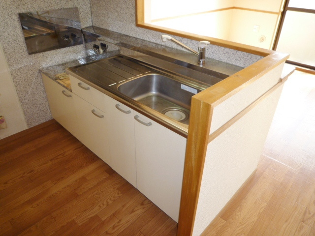 Dearcortkawanamiのキッチン|コンパクトなキッチンで掃除もラクラク