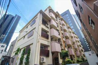 【外観】 | 西新宿駅徒歩2分・新宿駅徒歩10分の好立地に構えるマンションです！