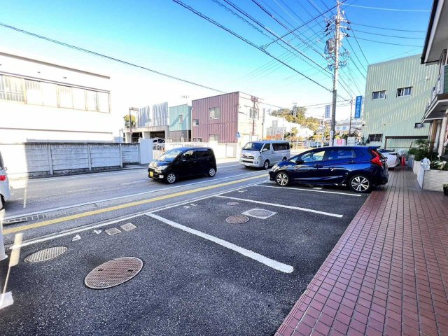 やすらぎビルの駐車場