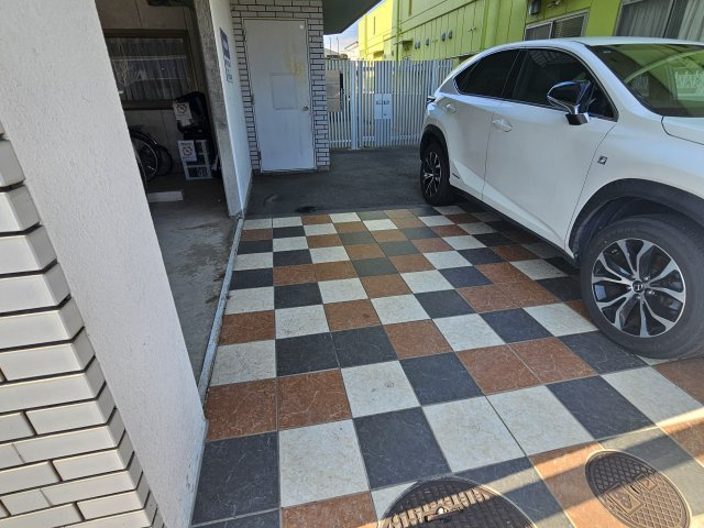 ポコアポコ住吉メゾンⅡの駐車場