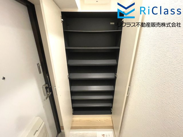 グランドプラザ神戸パートⅡの玄関|収納もある玄関です