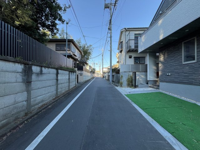 【前面道路含む現地写真】 | 練馬区旭丘２丁目　新築戸建て　Ｃ号棟 | 落ち着いた住宅街になりますのでゆったり過ごせます