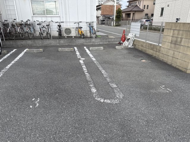 メルベーユ英賀保の駐車場