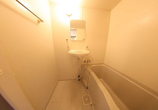 小林マンションの洗面所|スペースが確保できる洗面所です