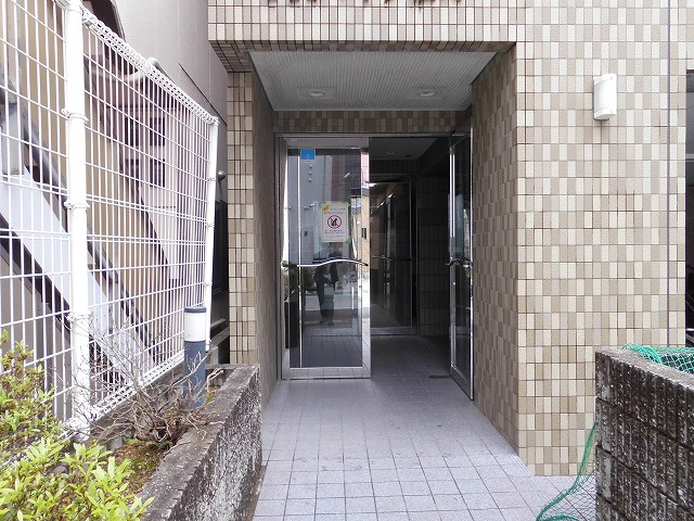 YKハイツ桜町のエントランス