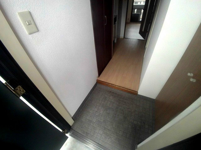 YKハイツ桜町の玄関