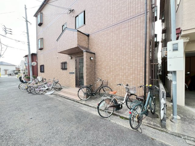 プレンディ真砂のエントランス