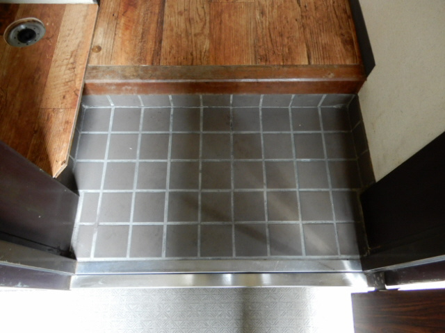 ジュネスタチバナの玄関