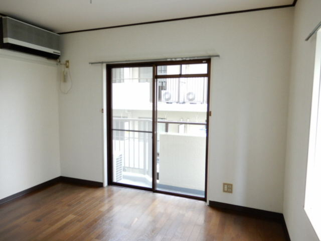 ジュネスタチバナの居間・リビング