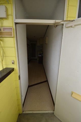 コア・コーポ錦の玄関