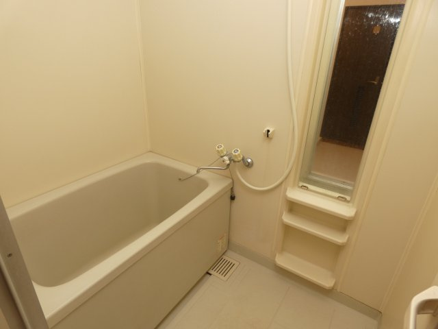 メゾンIYASAKAの浴室