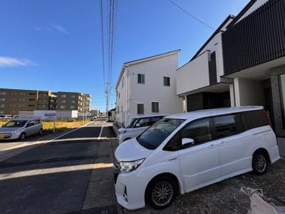 【外観】 | MIRASUMO守山区苗代215④全4棟《仲介手数料無料　苗代小　守山東》 | 撮影
社長の村田です！
自らプレイヤーとして営業しています
長年の経験と実績から皆様により良いマイホーム購入のご提案をいたします。
住宅ローンの不安や購入後の不安等何でもご相談ください。