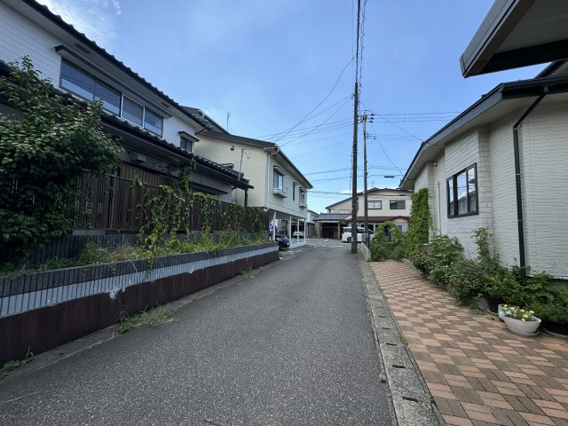 中央区女池西1丁目　土地の前面道路含む現地写真