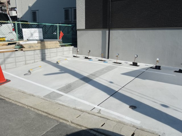 ジーメゾン東垂水の駐車場