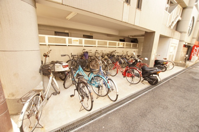 【その他共用部分】 | バリーズ吹田 | １階駐輪場です。