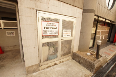 【その他共用部分】 | バリーズ吹田 | 敷地内の専用ごみ置き場です。扉つきでカラスも寄せ付けません