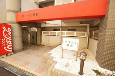 【エントランス】 | バリーズ吹田 | マンションの顔エントランスです。きれいに清掃されております