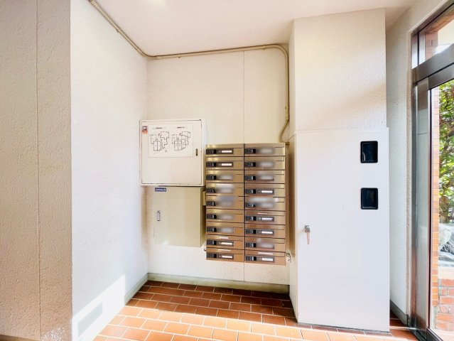 ライオンズマンション藤ケ丘のエントランス|エントランス(中)