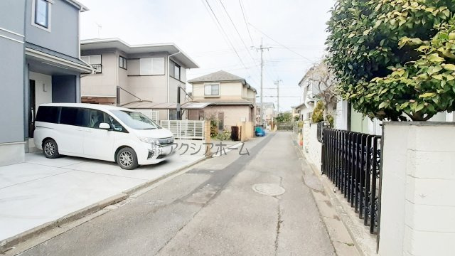 狭山市南入曽・全1棟　新築一戸建　～LDK17帖・車2台～の前面道路含む現地写真
