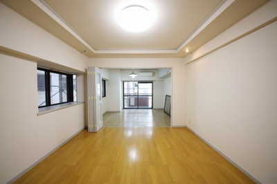 【居間・リビング】 | ロマネスク天神ルネッサンス | 別号室の写真になります。現況優先。