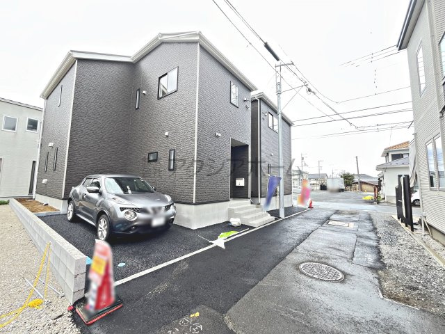 狭山市鵜ノ木・全2棟　新築一戸建　2号棟の前面道路含む現地写真|車通りの少ない道路に面しているので、小さなお子様がいる方も安心です。