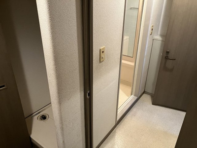 【洗面所】 | サーパス博多駅前 | 別号室の写真になります。現況優先。