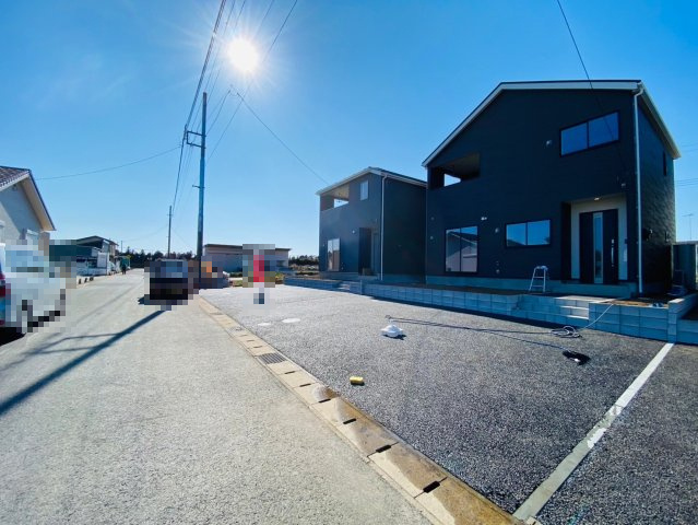 成田市本三里塚第4　２６号棟の前面道路含む現地写真