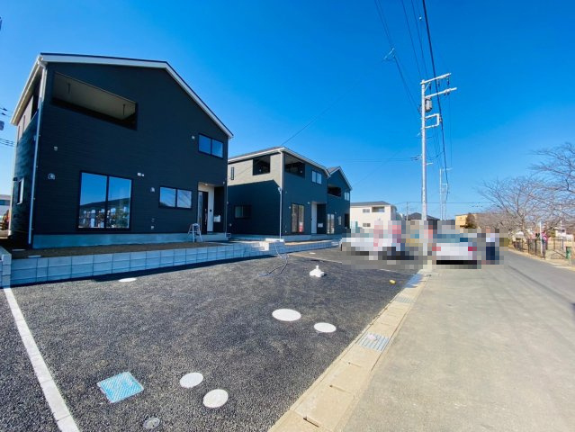 成田市本三里塚第4　２６号棟の前面道路含む現地写真