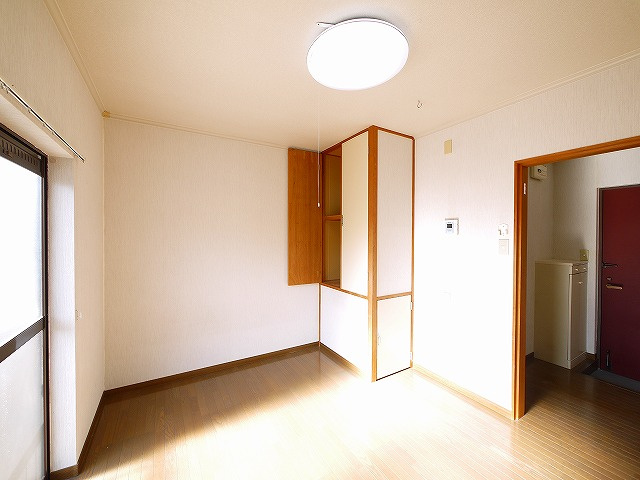 ルミエール平城山の洋室