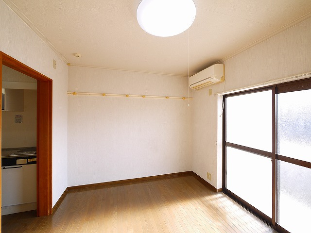 ルミエール平城山の洋室