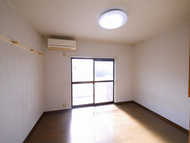 ルミエール平城山の洋室