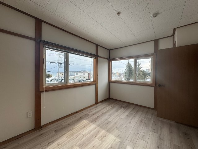 【商談中】網走市海岸町6番リフォーム戸建の洋室