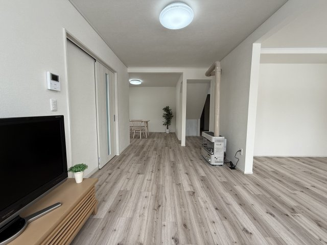 網走市海岸町6番リフォーム戸建の居間・リビング