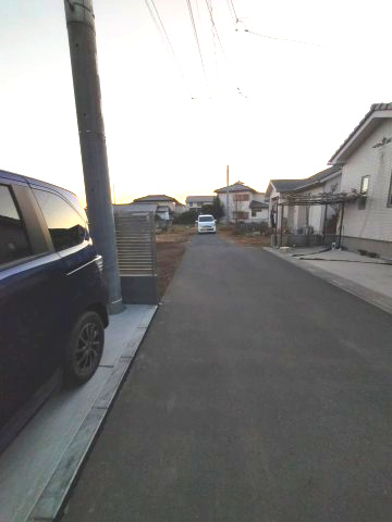 鴻巣市箕田の売地の前面道路含む現地写真