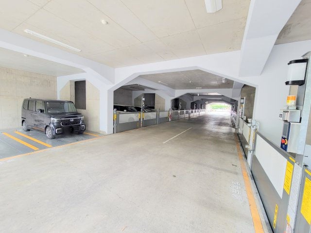 アルス高の原3号B棟の駐車場