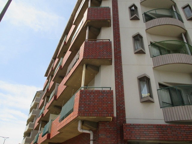 外からの目が気にならないバルコニーで洗濯物が干せます