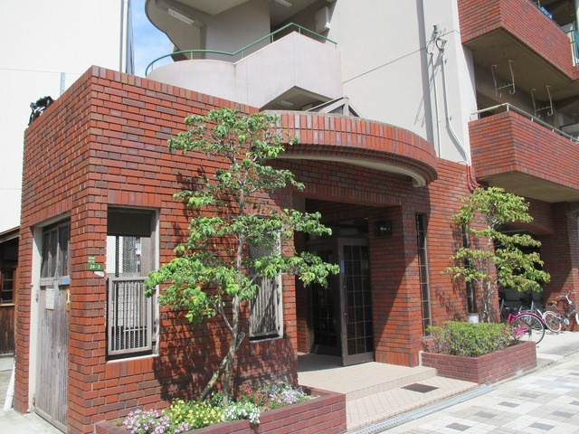 ゆとりのあるエントランスです