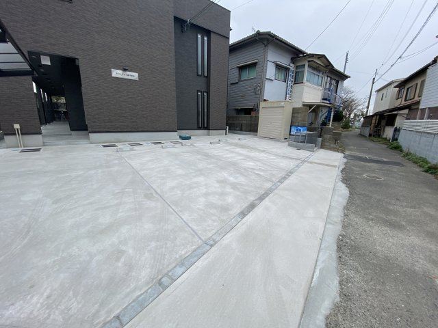 ネストプラス網干駅前の駐車場