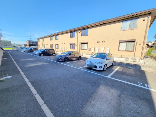 アムール野村Ⅲの駐車場