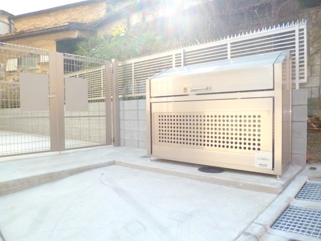 プラチナレジデンス新宿北のその他共用部分|居住者専用のゴミストッカー