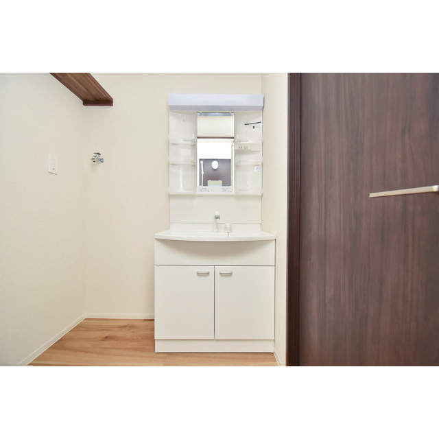 コル・クラージュの洗面所|明るい洗面所です