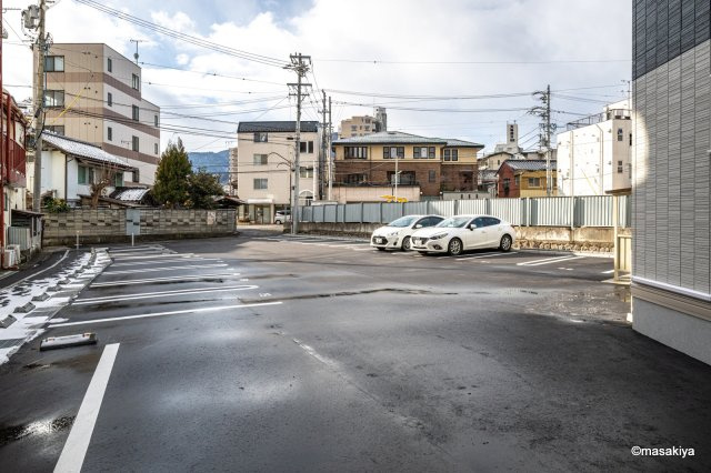 グランスクエア　Ⅳ番館の駐車場